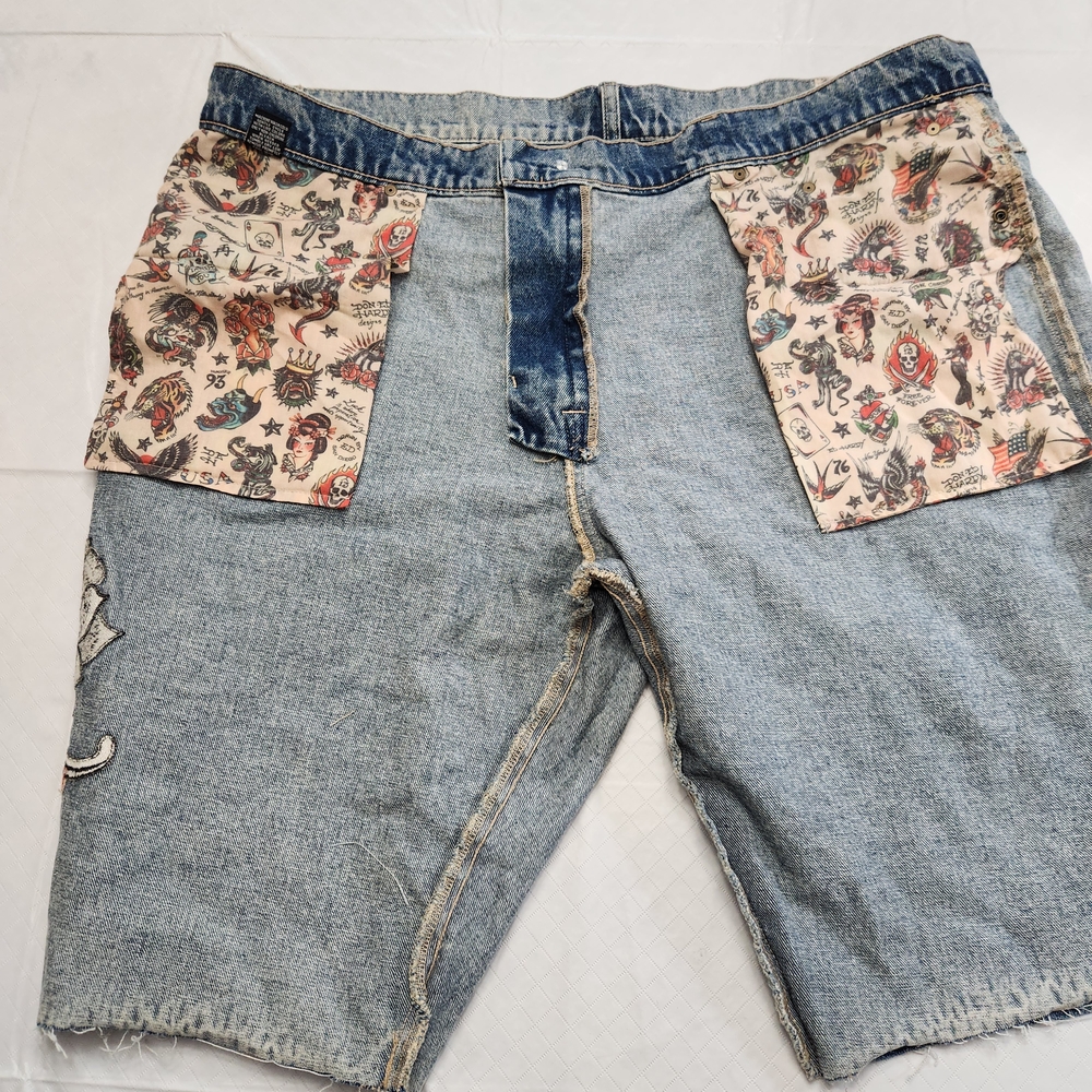 Ed Hardy Men's Graphic Jean Shorts Size 42 King Cobra Skull Raw Hem - Light Blue - Picture 8 of 13
